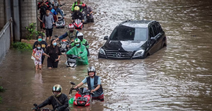 Banjir Jakarta Bikin Tol Padat Sejak Pagi, Apa yang Sebenarnya Terjadi di Balik Data BMKG?