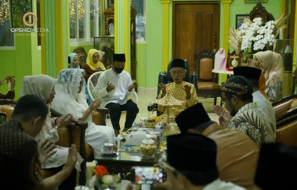 Silaturachmi Keraton Surakarta dan Pondok Pesantren Shiddiqiyyah