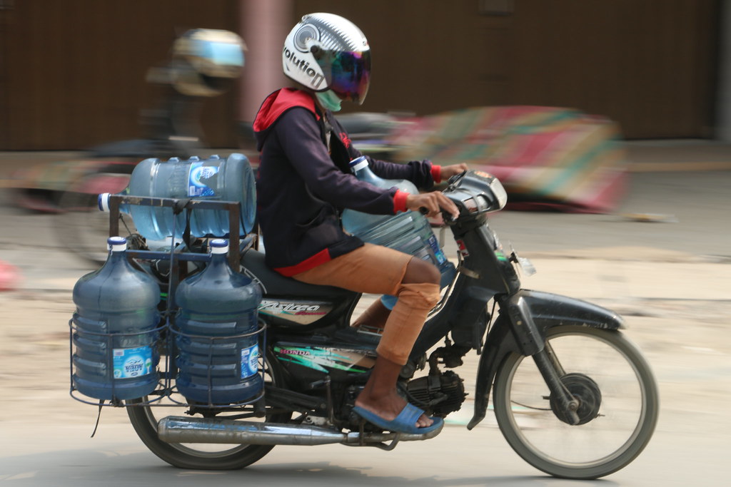 Depot air minum isi ulang