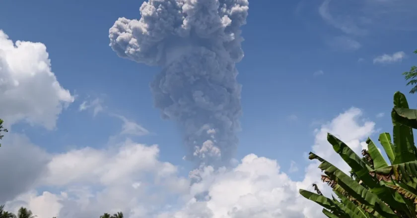 Gunung Ibu Erupsi, PVMBG Perketat Radius 3,5 Kilometer
