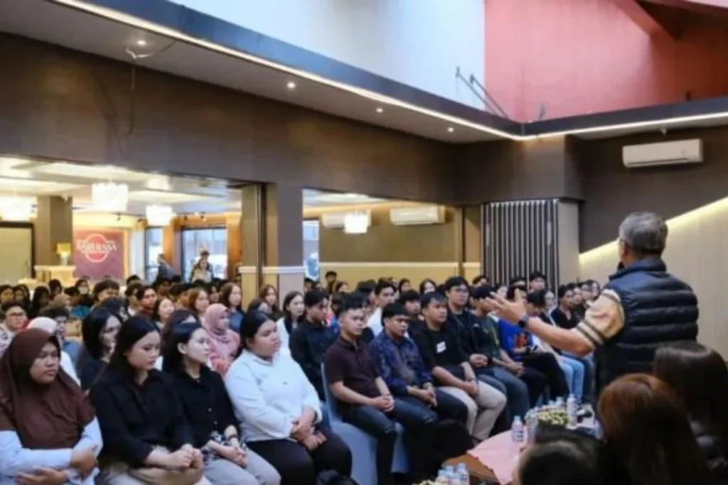 Bupati Malinau bersama mahasiswa