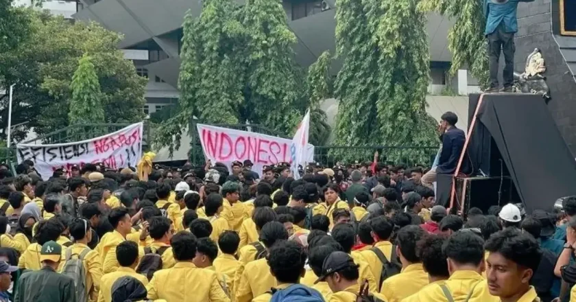 Mahasiswa Kritik Program MBG dan Koperasi Merah Putih di Aksi Semarang