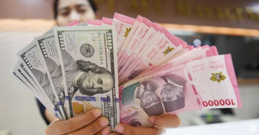 Pasar Hari Ini Dibayangi Minyak Naik dan Dolar Menguat