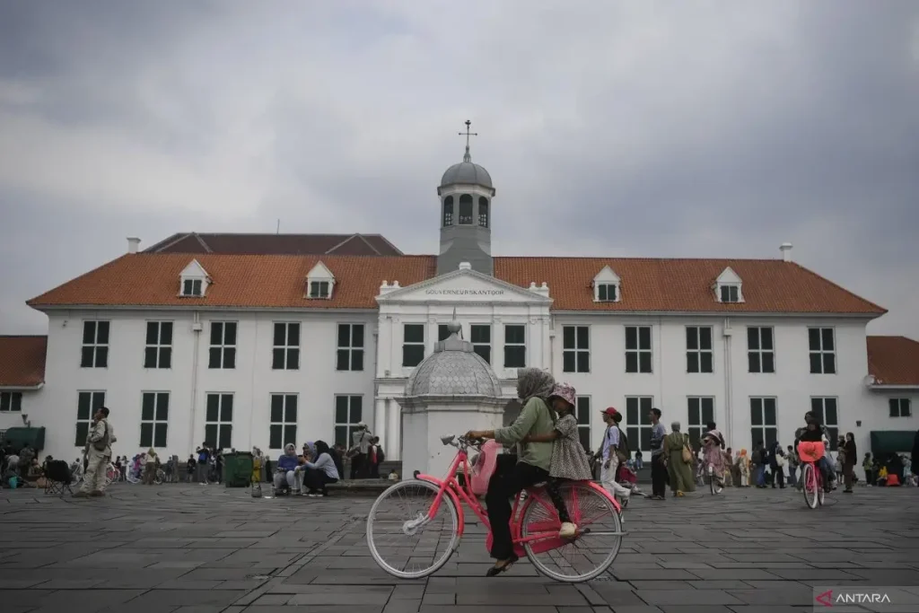 Trem kota tua