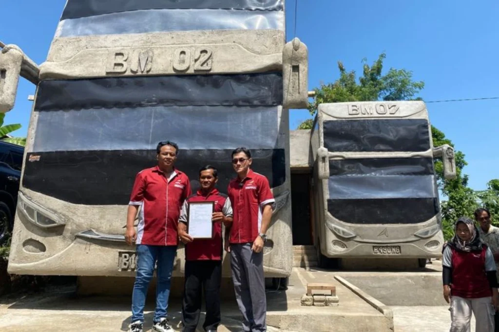 Rumah unik bentuk bus di wonogiri
