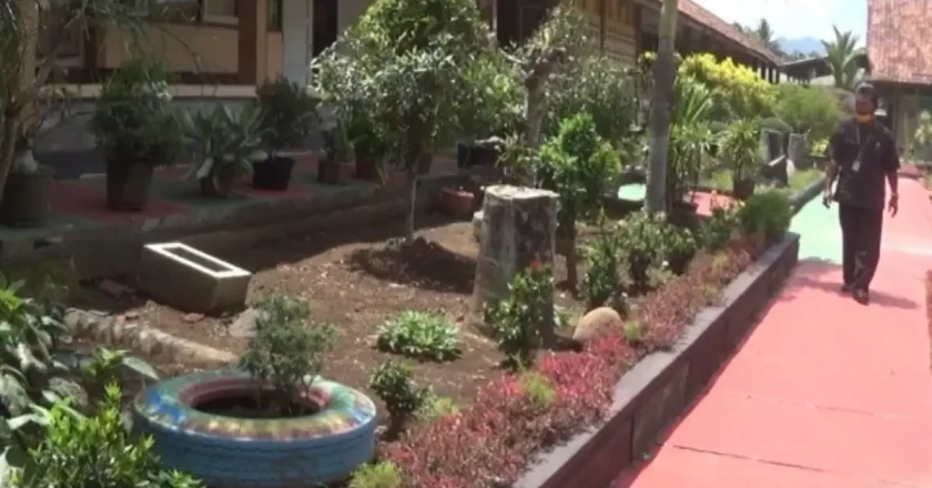 Gerakan Sekolah ASRI Diluncurkan, Kemendikdasmen Tanam Mangrove di Balikpapan